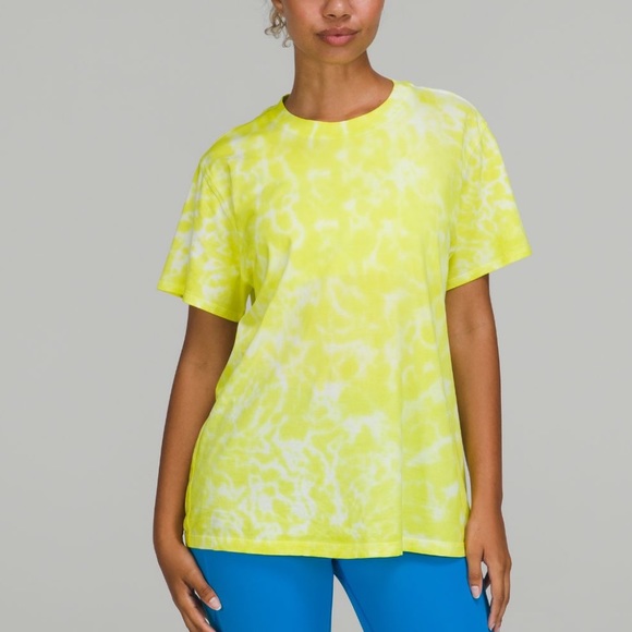 ❤️ Lululemon All Yours Cotton Boyfriend Tee Yellow Tie Dye Size 4 NWOT - Picture 2 of 6